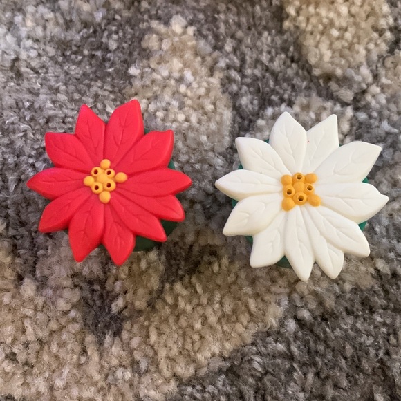 Vintage Christmas Salt & Pepper Shakers - Picture 3 of 7